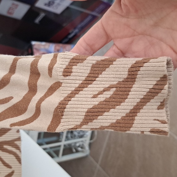 Old Navy Lightweight cotton animal orint cardigan sz M very nice - Picture 4 of 5